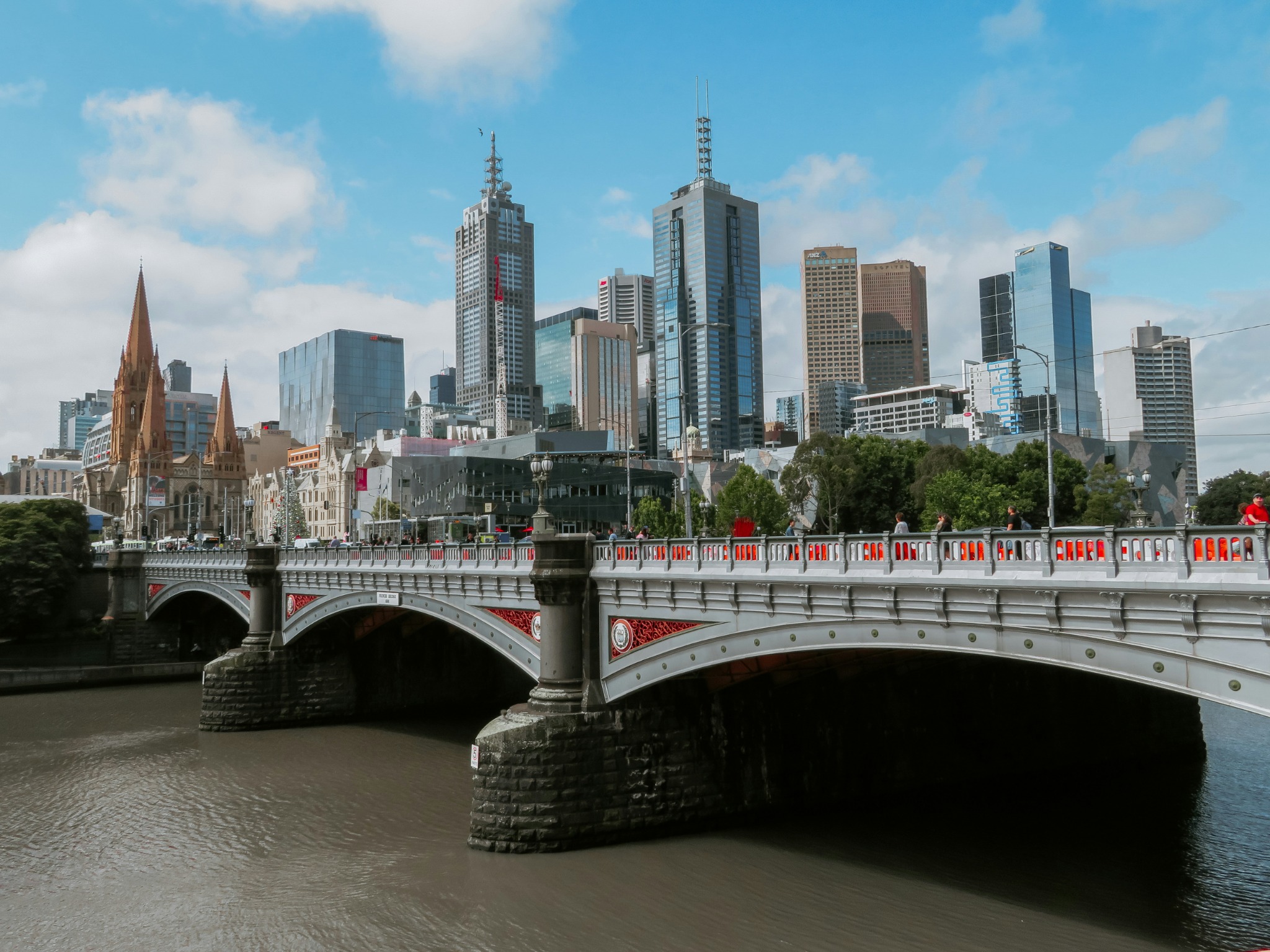 Princes Bridge and Melbourne skyline